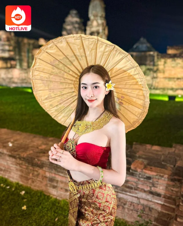 พลอย สุภาพิช-hotlive 