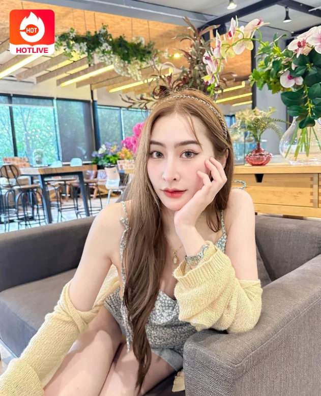 พลอย สุภาพิช-hotlive 